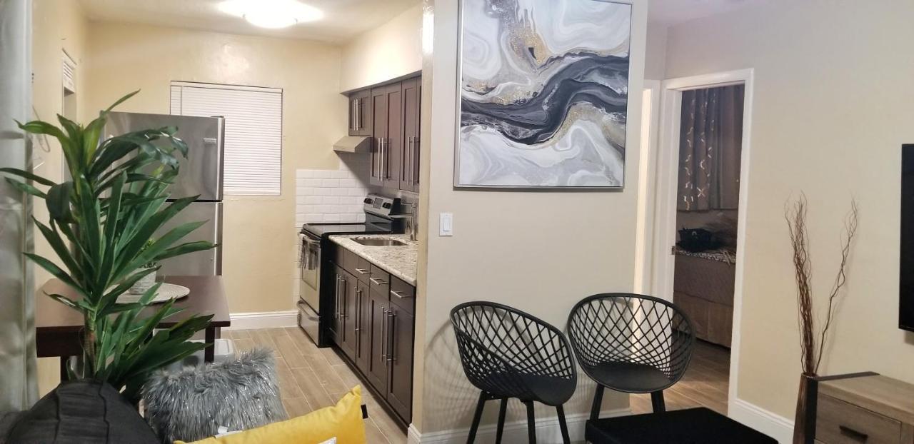 Very Glam 5 Miles From Hard Rock Apartment