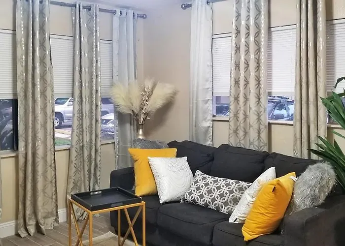 Very Glam Apartment 5 Miles From Hard Rock